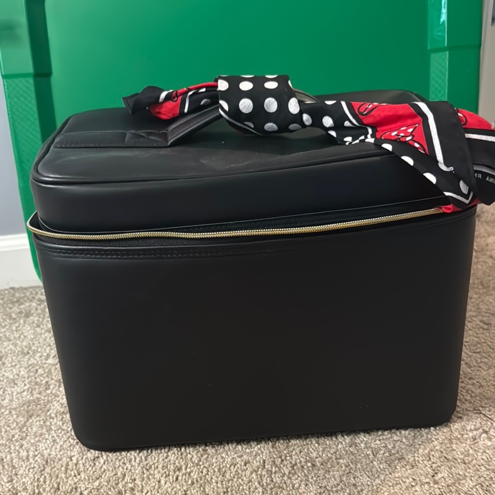 Black Leather Vanity Case for Park Ears  with Scarf Accent